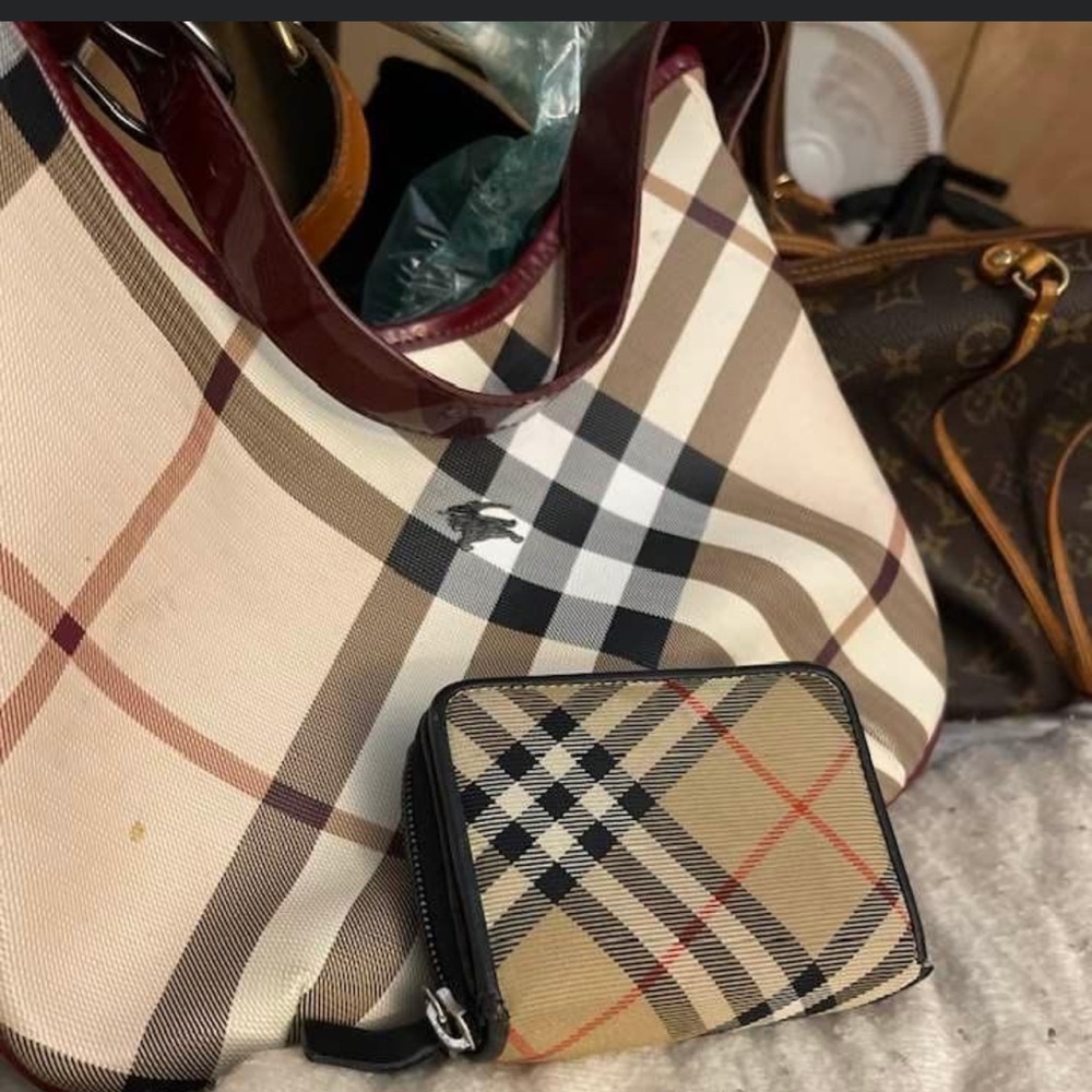 Woman’s Burberry bag & Small wallet to match